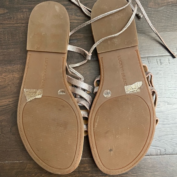 Lucky Brand Metallic Silver Gladiator Sandals Women’s size 9.5 - Picture 2 of 3